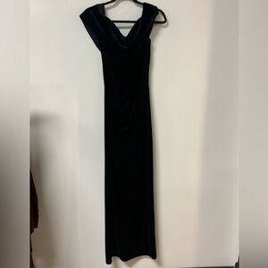 Escape velvet dress